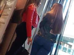 Two JUICY ASS teens in the elevator